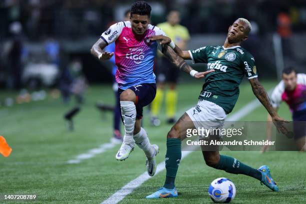 Antonio Galeano of Cerro Porteño fights for the ball with Danilo of Palmeiras during a Copa Libertadores round of sixteen second leg match between...