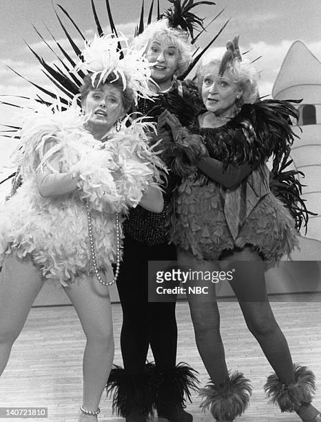 Henny Penny - Straight, No Chaser" Episode 26 -- Pictured: Rue McClanahan as Blanche Devereaux; Bea Arthur as Dorothy Petrillo Zbornak; Betty White...