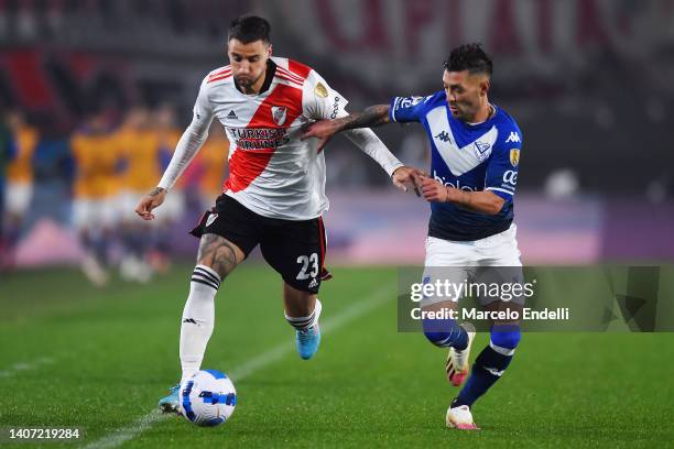 Emanuel Mammana of River Plate fights for the ball with Lucas Janson of Velez during a Copa Libertadores round of sixteen second leg match between...