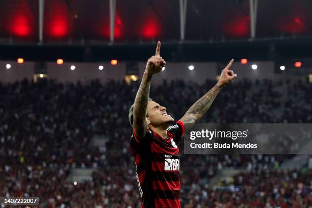 Pedro of Flamengo celebrates after scoring the seventh goal of his team during a Copa Libertadores round of sixteen second leg match between Flamengo...