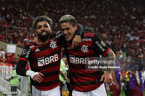 Gabriel Barbosa of Flamengo celebrates with Pedro after scoring the fourth goal of his team during a Copa Libertadores round of sixteen second leg...