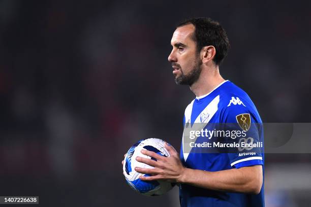 Diego Godín of Velez handles the ball during a Copa Libertadores round of sixteen second leg match between Velez and River Plate at Estadio...