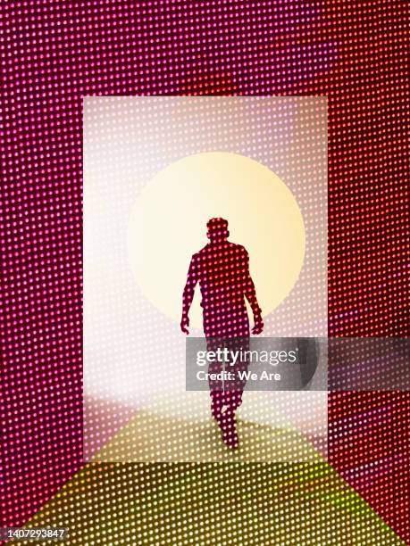 silhouette of digital man - só um adulto de idade mediana - fotografias e filmes do acervo