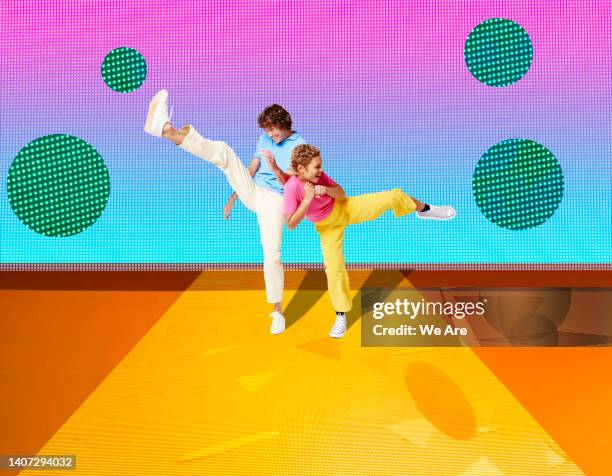 two people fighting off graphic objects in the meta verse - posizione di lotta foto e immagini stock