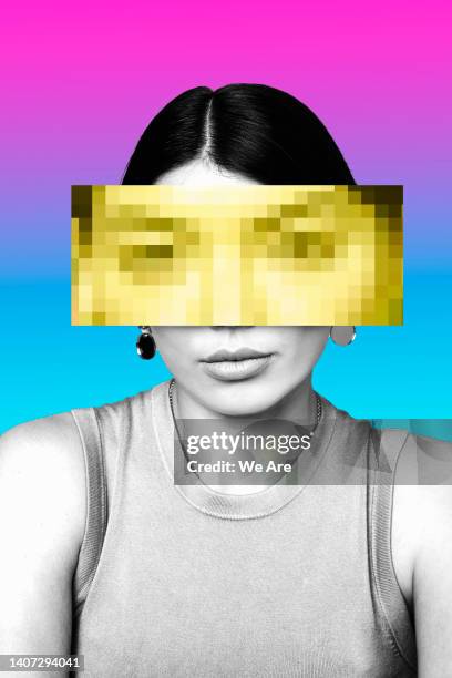 portrait of woman with pixelated eyes - image manipulation 個照片及圖片檔