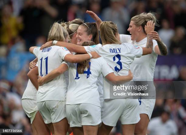 Beth Mead of England celebrates with team mates after scoring during the UEFA Women's Euro England 2022 group A match between England and Austria at...