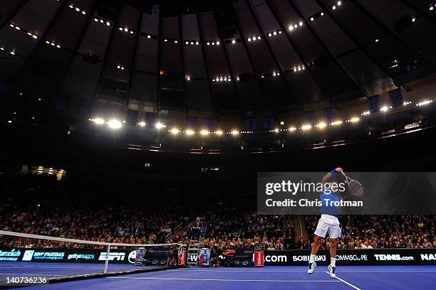 Roger Federer of Switzerland returns a shot against Andy Roddick of the United States during the BNP Paribas Showdown at Madison Square Garden on...