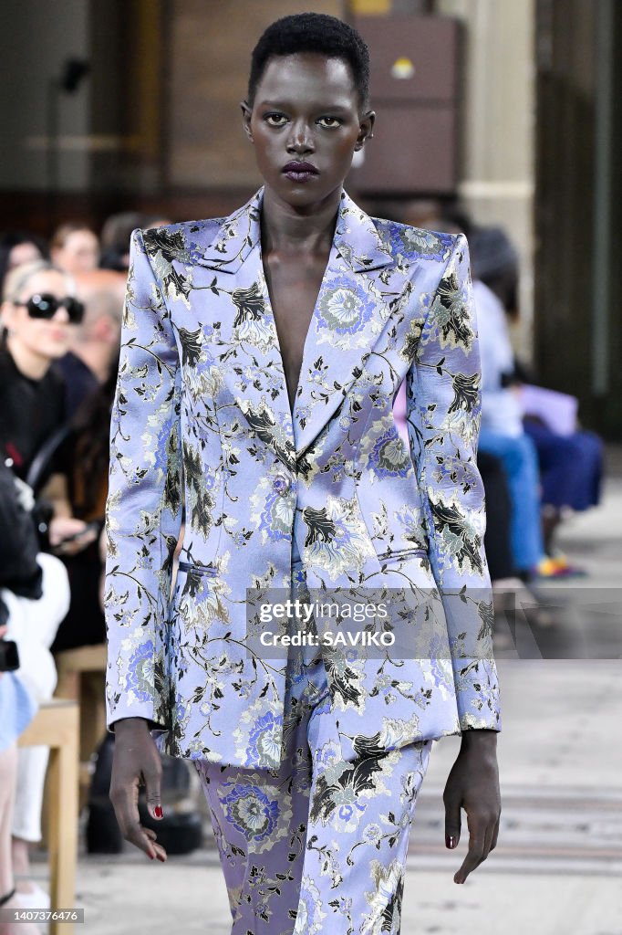 ArdAzAei : Runway - Paris Fashion Week - Haute Couture Fall Winter 2022 2023