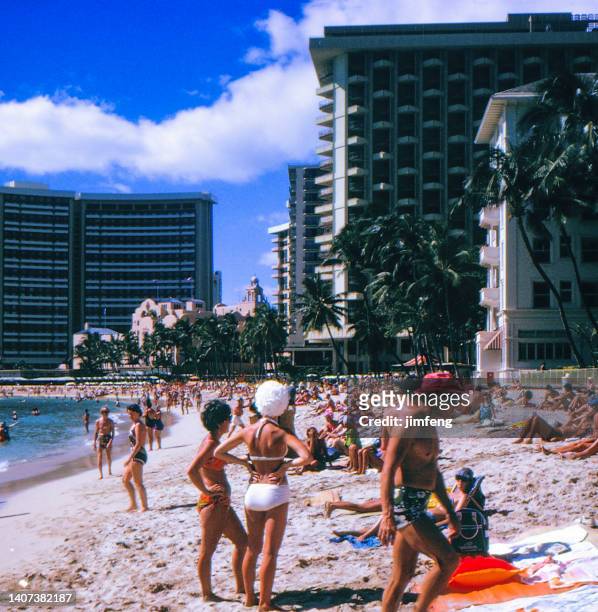 1980er jahre altes retro vintage style positive film foto gescannt in honolulu , hawaii, usa - city to surf stock-fotos und bilder