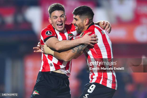 Manuel Castro of Estudiantes celebrates with teammate Leandro Diaz after scoring his team’s second goal during a Copa CONMEBOL Libertadores 2022...