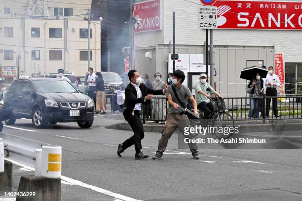 Security police seizes a suspect who is believed to shoot former Prime Minister Shinzo Abe in front of Yamatosaidaiji Station on July 8, 2022 in...