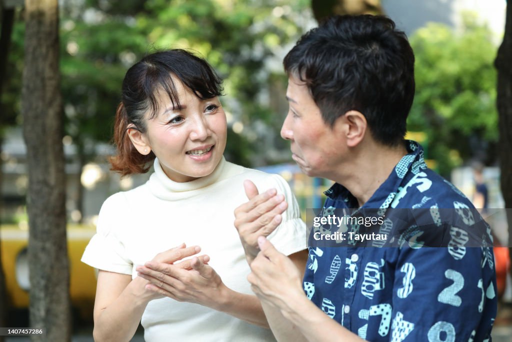 Couple In Sign Language Couple Communicating With Each Other Using Sign Language High-Res Stock ...