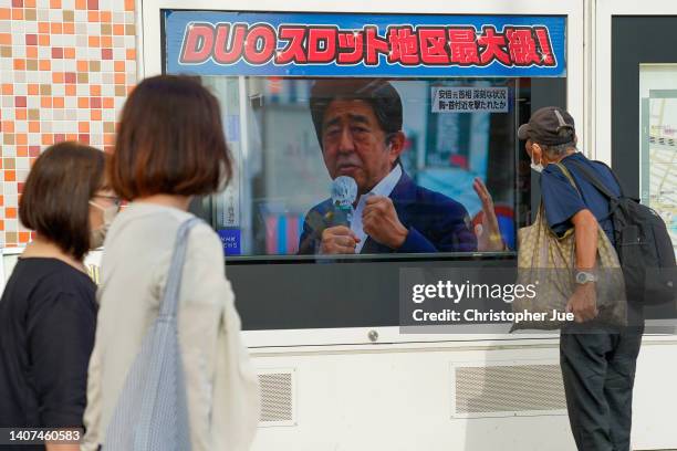 Screen broadcasting the news of Japan's former Prime Minister Shinzo Abe who has been shot while campaigning in Nara, Japan on July 08, 2022 in...