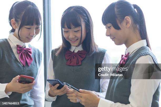 high school girls chatting during breaks - female high school student stock pictures, royalty-free photos & images