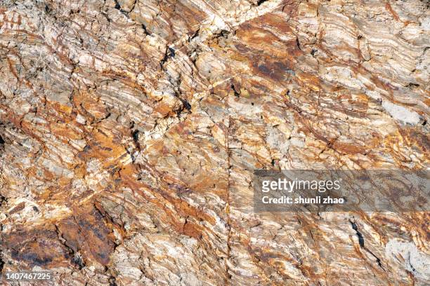 rock layers - rock strata photos et images de collection