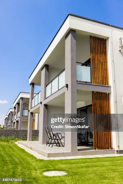 exterior of a new suburban houses - front lawn stock pictures, royalty-free photos & images