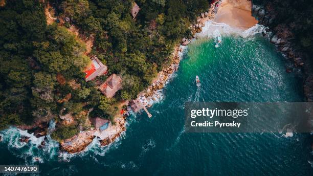 playa colomitos, puerto vallarta - puerto vallarta fotografías e imágenes de stock