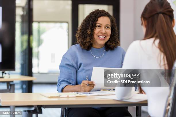 office manager talks to the new intern - interview event stock pictures, royalty-free photos & images
