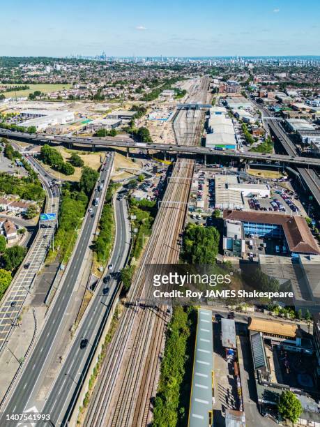 london from drone perspective,  looking south at the very start of the m1 - roy james shakespeare stock pictures, royalty-free photos & images