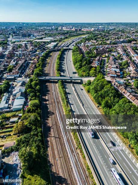 london from drone perspective,  looking north along the very start of the m1 at hendon - roy james shakespeare stock pictures, royalty-free photos & images