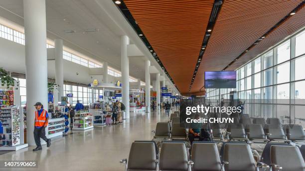 louis armstrong new orleans international airport - new orleans airport stock pictures, royalty-free photos & images