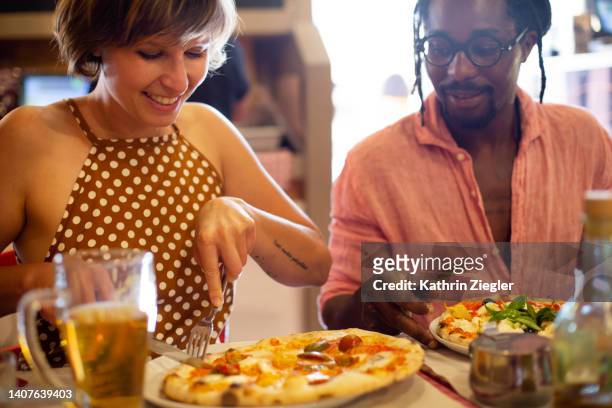 couple at a restaurant, enjoying pizza - italy beer stock pictures, royalty-free photos & images