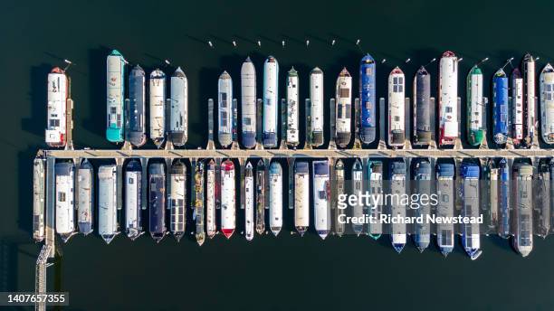 houseboats - marina stock pictures, royalty-free photos & images