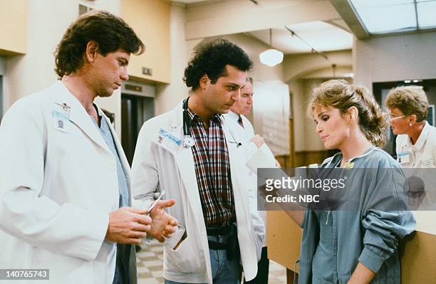 Women Unchained" Episode 20 -- Pictured: Bruce Greenwood as Dr. Seth Griffin, Howie Mandel as Dr. Wayne Fiscus, Sagan Lewis as Dr. Jacqueline Wade --...