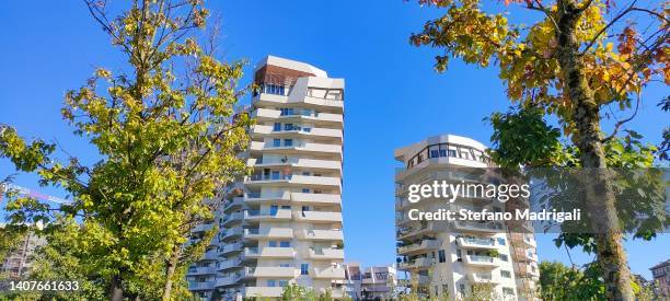 residential neighborhood building facade - milan financial district stock pictures, royalty-free photos & images