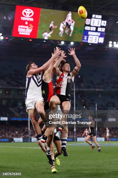 Jack Sinclair of the Saints attempts to mark the ball during the round 17 AFL match between the St Kilda Saints and the Fremantle Dockers at Marvel...