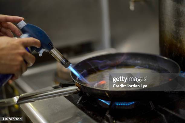 preparing food with burn torch - blow torch stock pictures, royalty-free photos & images