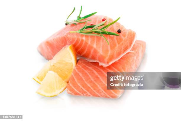 salmon steak isolated on white background - zalm stockfoto's en -beelden