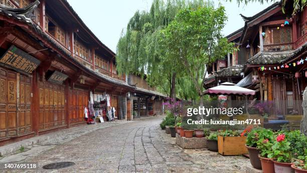 lijiang old town in yunan,china - lijiang bildbanksfoton och bilder