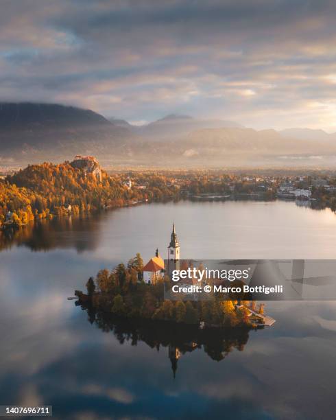 aerial view of lake bled church, slovenia - bled slovenia stock-fotos und bilder