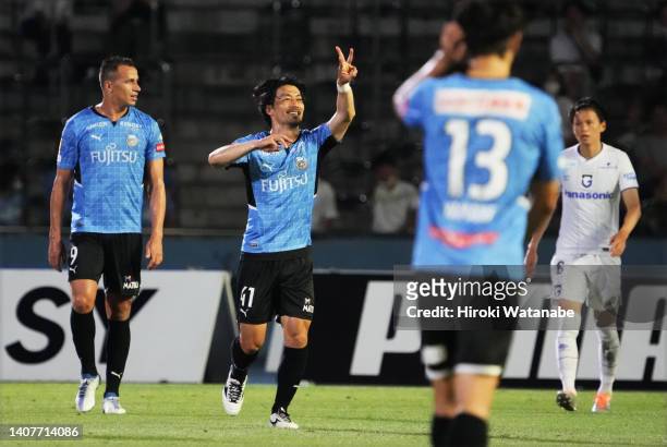 Akihiro Ienaga of Kawasaki Frontale celebrates scoring his team's fourth goal during the J.LEAGUE Meiji Yasuda J1 21st Sec. Match between Kawasaki...