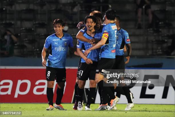 Akihiro Ienaga of Kawasaki Frontale celebrates scoring his team's fourth goal during the J.LEAGUE Meiji Yasuda J1 21st Sec. Match between Kawasaki...