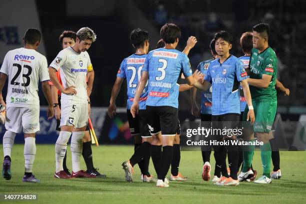 Players of Kawasaki Frontale celebrate the win after the J.LEAGUE Meiji Yasuda J1 21st Sec. Match between Kawasaki Frontale and Gamba Osaka at...