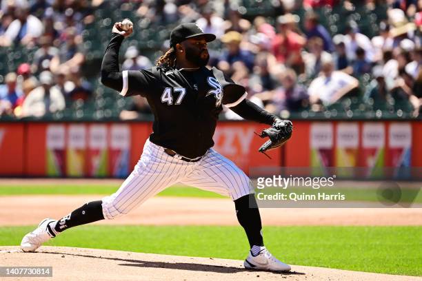 Starting pitcher Johnny Cueto of the Chicago White Sox delivers the baseball in the first inning against the Detroit Tigers at Guaranteed Rate Field...
