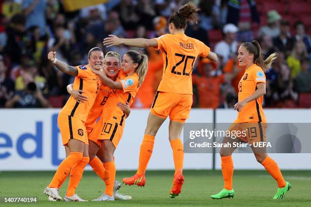 Jill Roord of The Netherlands celebrates with teammates after scoring their team's first goal during the UEFA Women's Euro 2022 group C match between...
