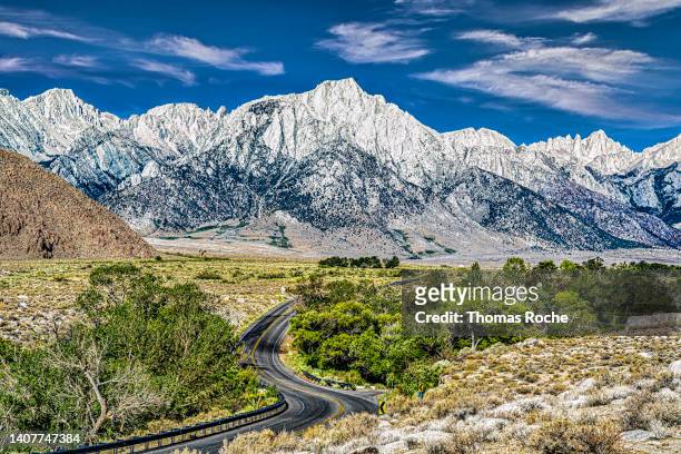 whitney portal road - californian sierra nevada stock-fotos und bilder