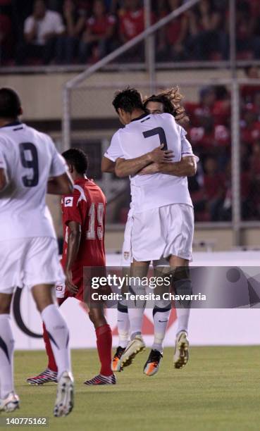 Manuel Mosquera of Panama run of the ball against Jeff Larentowicz of US during a match between Panama v US soccer as part of a friendly match at the...