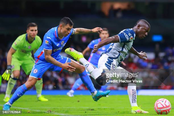 Marino Hinestroza of Pachuca fights for the ball with Julio Cesar Dominguez of Cruz Azul during the 2nd round match between Cruz Azul and Pachuca as...