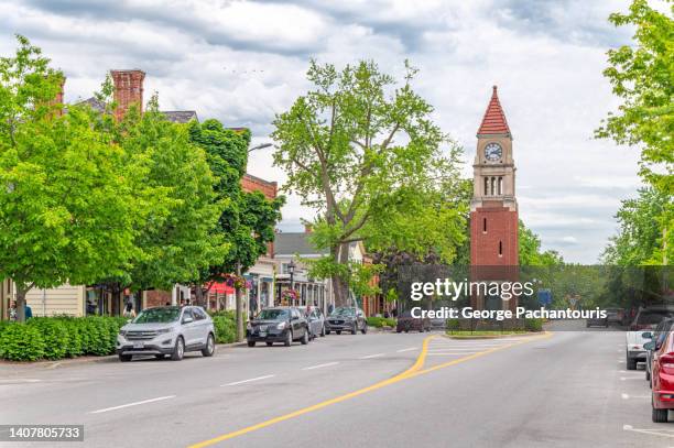 cenotaph and clock tower in niagara-on-the-lake town in ontario province, canada - niagara on the lake stock pictures, royalty-free photos & images