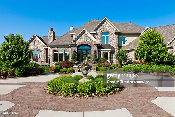 sueño casa de lujo - stone house fotografías e imágenes de stock