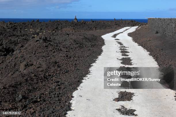 salt path, path made of salt in the fuencaliente salt flats at punta de fuencaliente, the southern tip of the island, la palma, canary island, spain - canary islands stock-grafiken, -clipart, -cartoons und -symbole