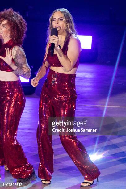Sandy Moelling performs on stage during the TV show "Die grosse Schlagerstrandparty 2022" on July 09, 2022 in Gelsenkirchen, Germany.