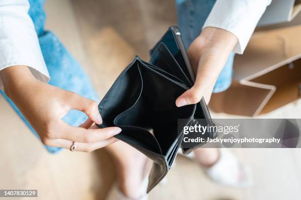 empty wallet - wallet stockfoto's en -beelden