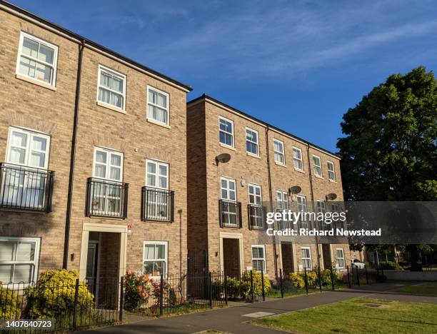 new homes - modern housing development uk stock pictures, royalty-free photos & images