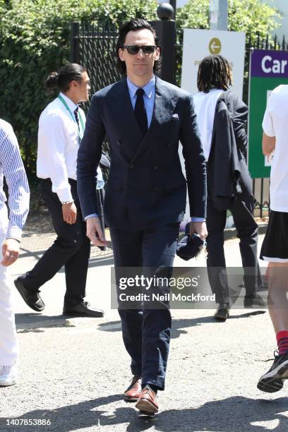Tom Hiddleston arrives for Men's Singles Final Day at All England Lawn Tennis and Croquet Club on July 10, 2022 in London, England.
