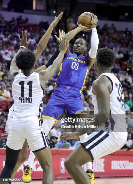 Jonathan Kuminga of the Golden State Warriors shoots against Joshua Primo and Darius Days of the San Antonio Spurs during the 2022 NBA Summer League...